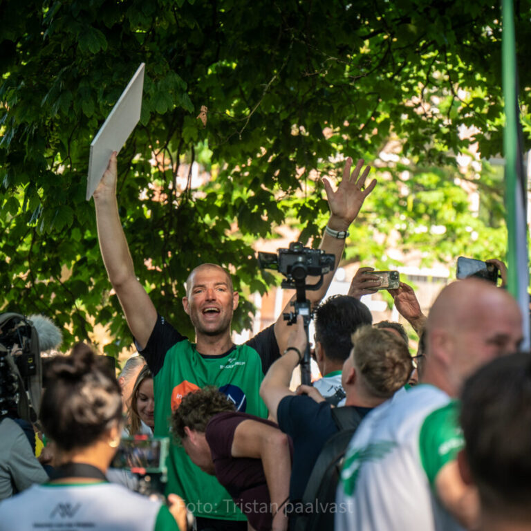 Foto van Maarten van der Weijden tijdens de Elfstedentriatlon.